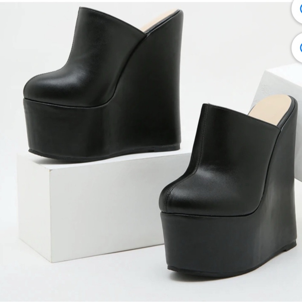 Black Platform Wedge Heels - Black. Size 39